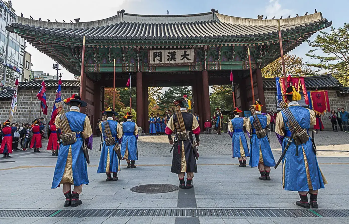 Traditional dresses guards at the South Korea Gyeongbokgung Palace in Seoul