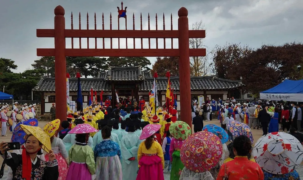 Outdoor Korean cultural ceremony